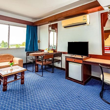 Oyo 441 Grand Thara Hotel Сурат Тхани Екстериор снимка
