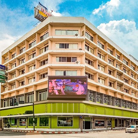 Oyo 441 Grand Thara Hotel Сурат Тхани Екстериор снимка