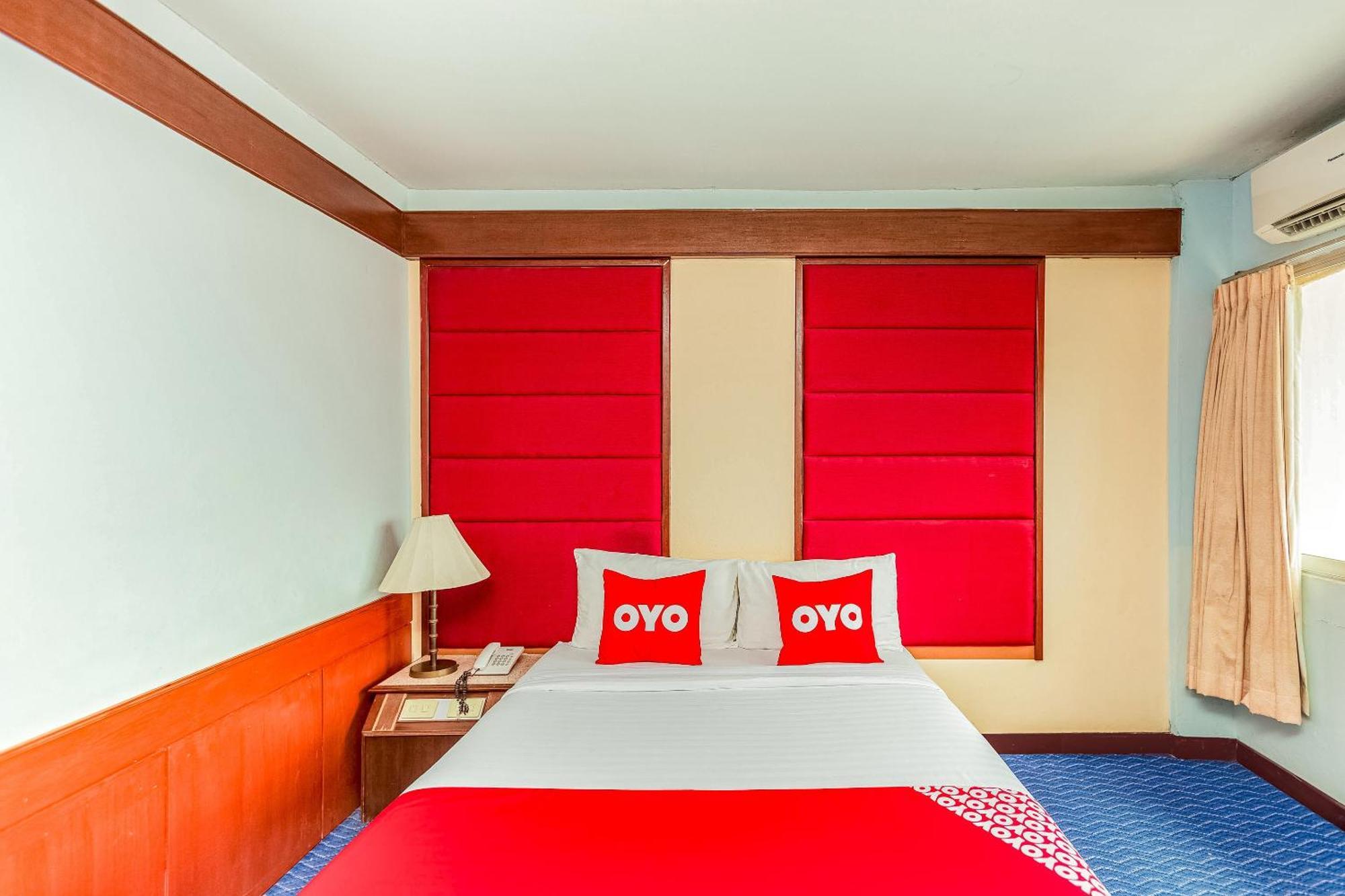 Oyo 441 Grand Thara Hotel Сурат Тхани Екстериор снимка