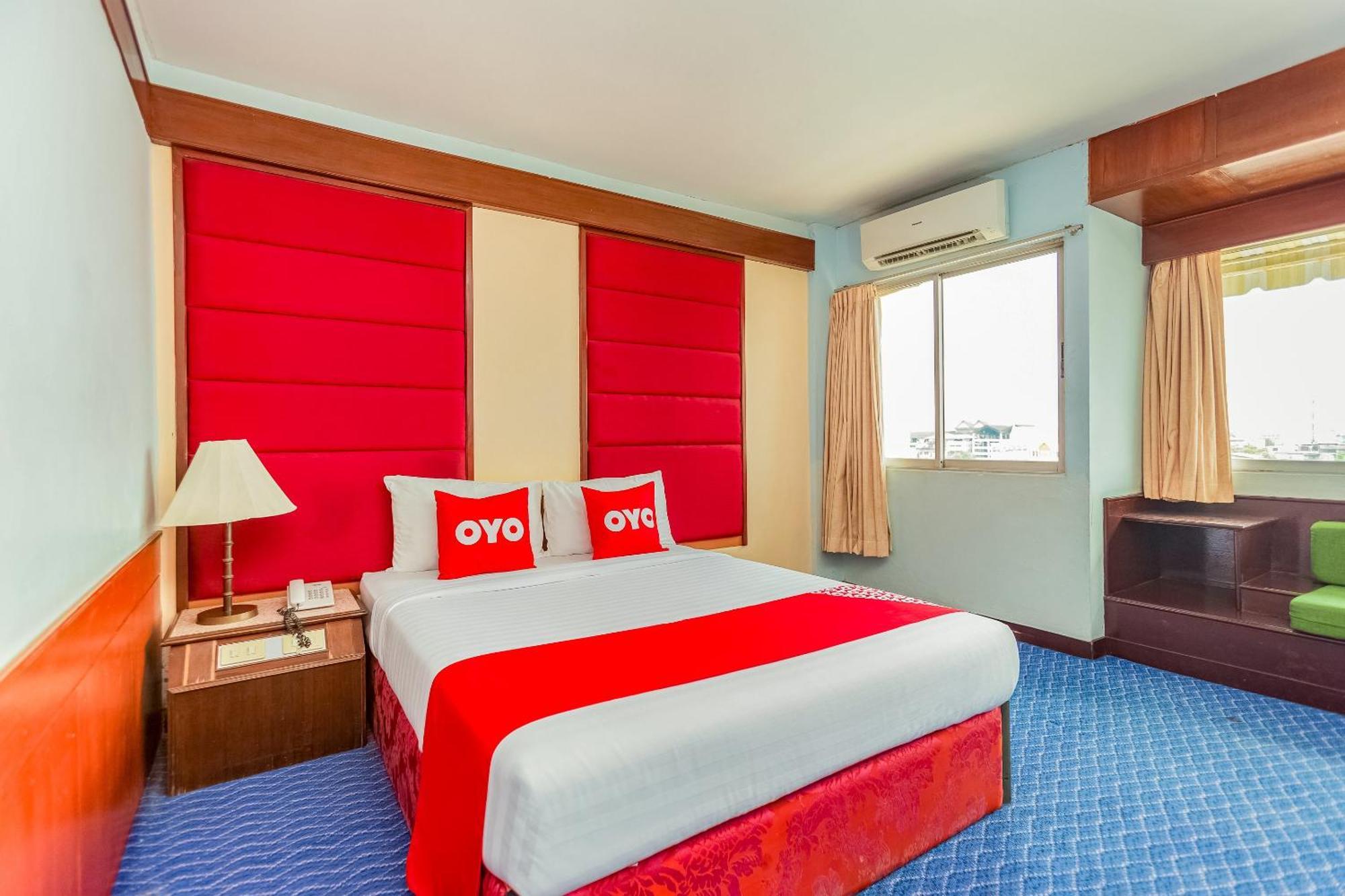 Oyo 441 Grand Thara Hotel Сурат Тхани Екстериор снимка