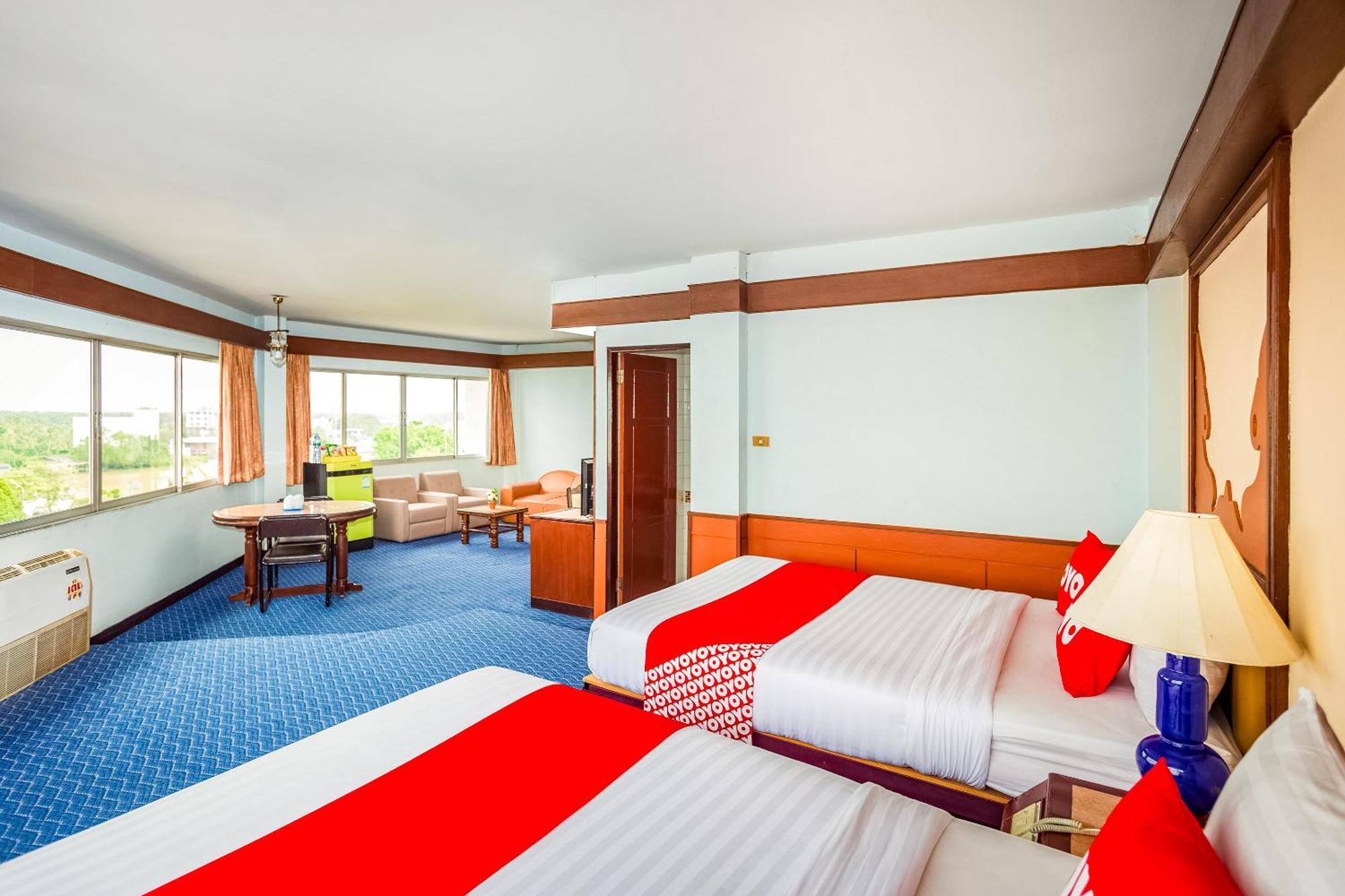 Oyo 441 Grand Thara Hotel Сурат Тхани Екстериор снимка