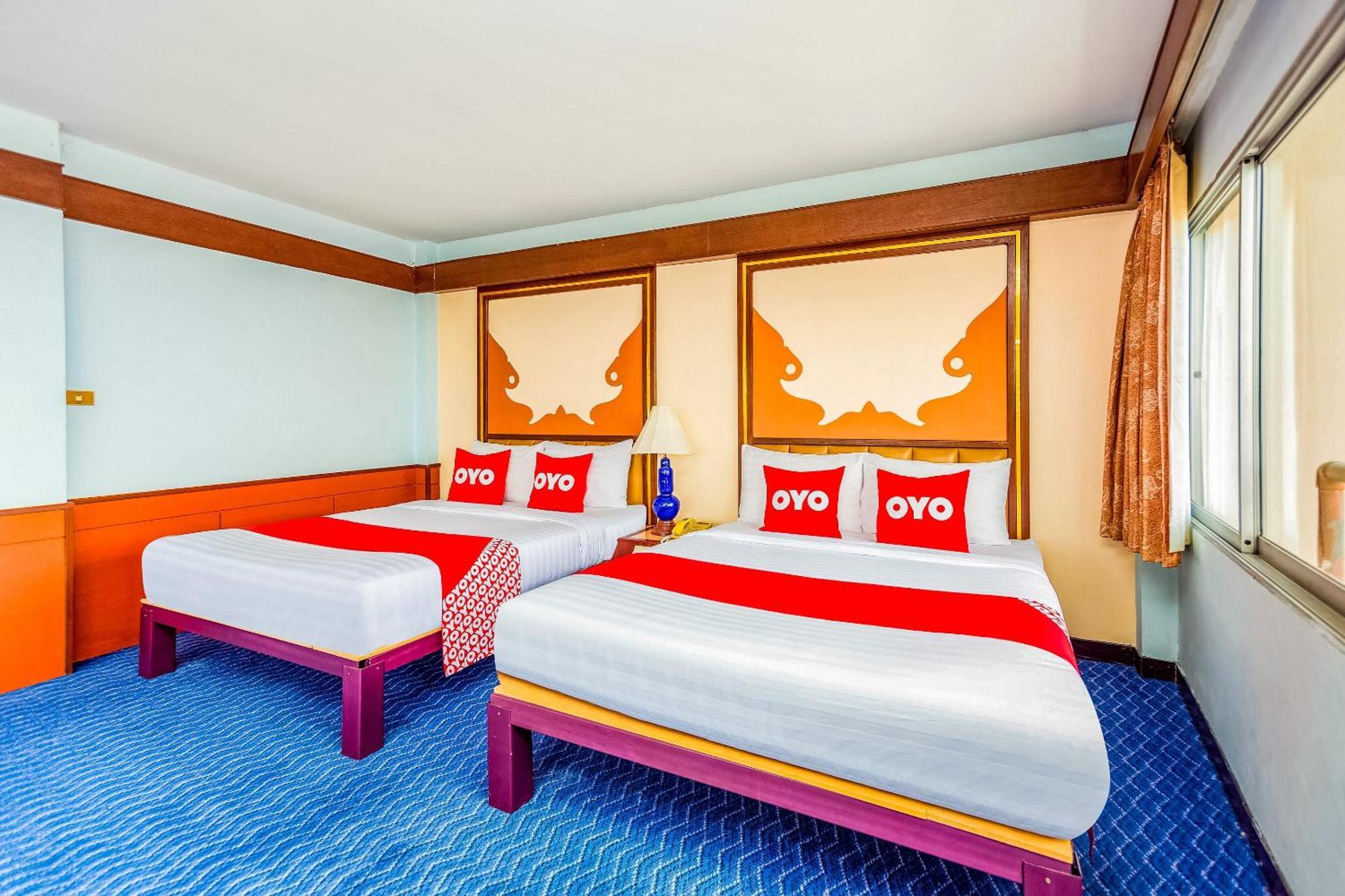 Oyo 441 Grand Thara Hotel Сурат Тхани Екстериор снимка
