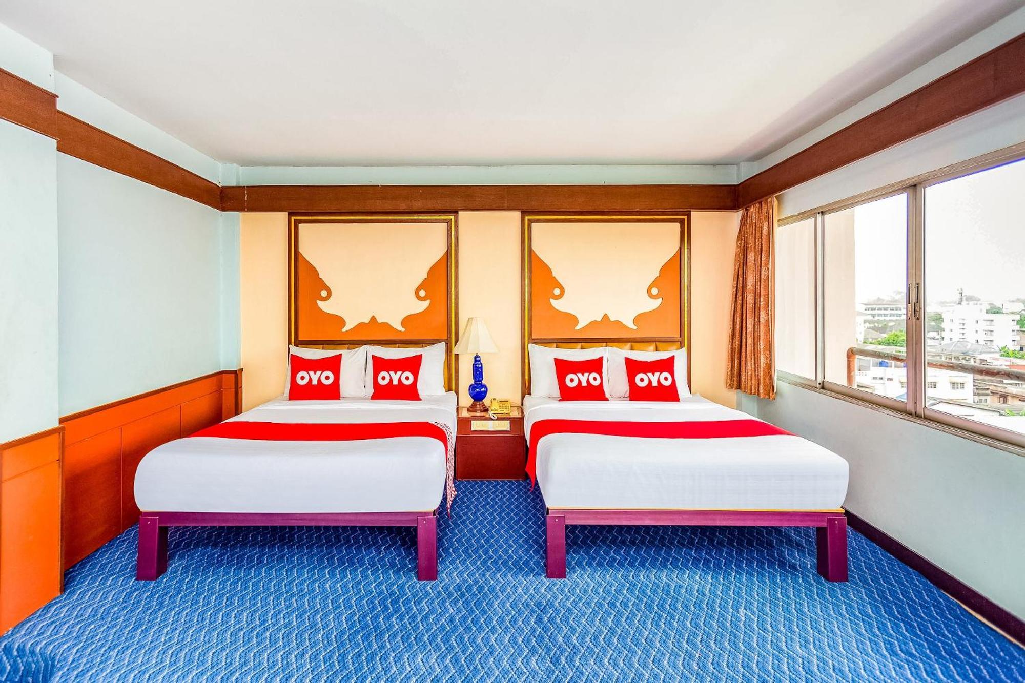 Oyo 441 Grand Thara Hotel Сурат Тхани Екстериор снимка