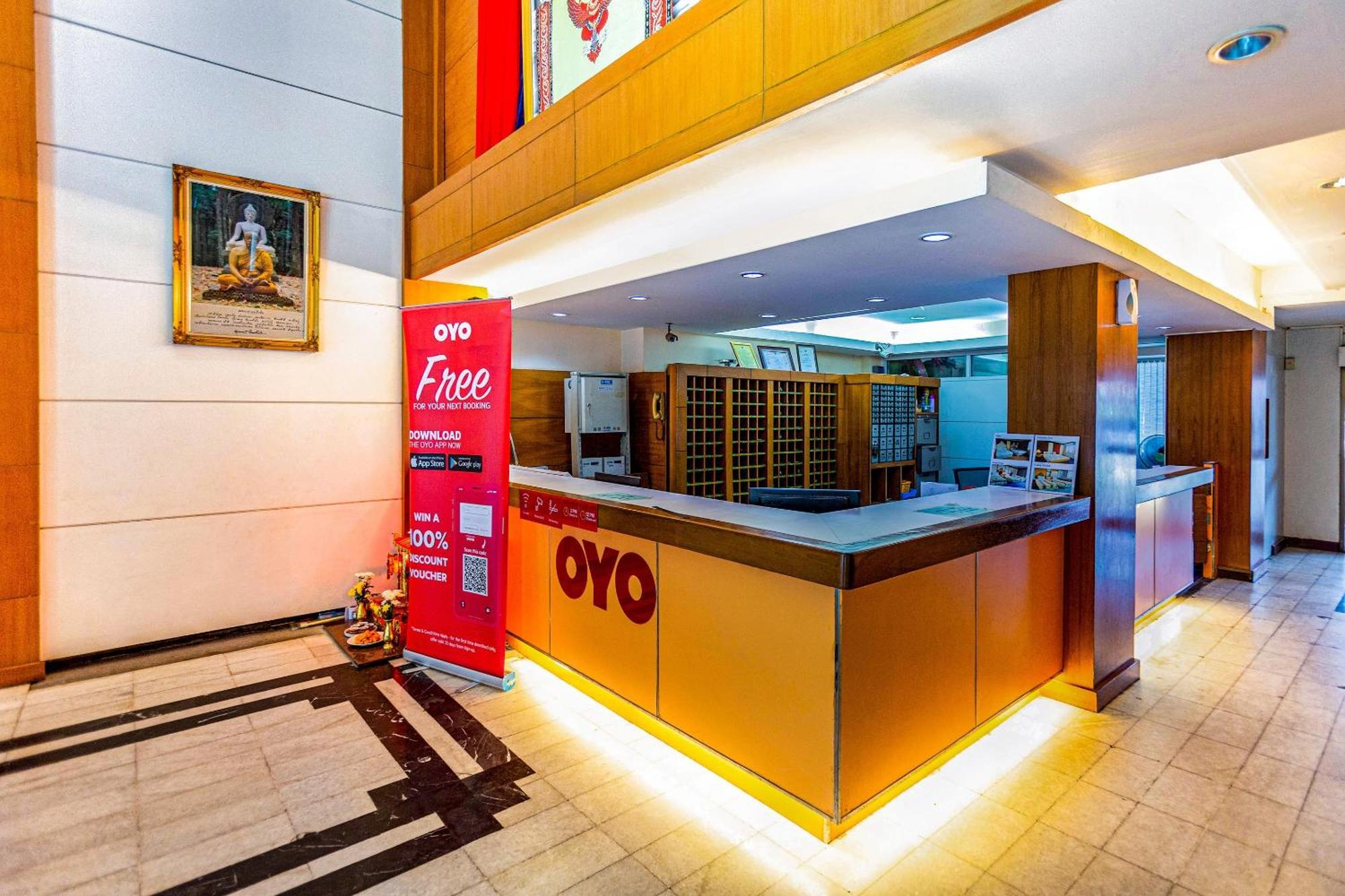Oyo 441 Grand Thara Hotel Сурат Тхани Екстериор снимка