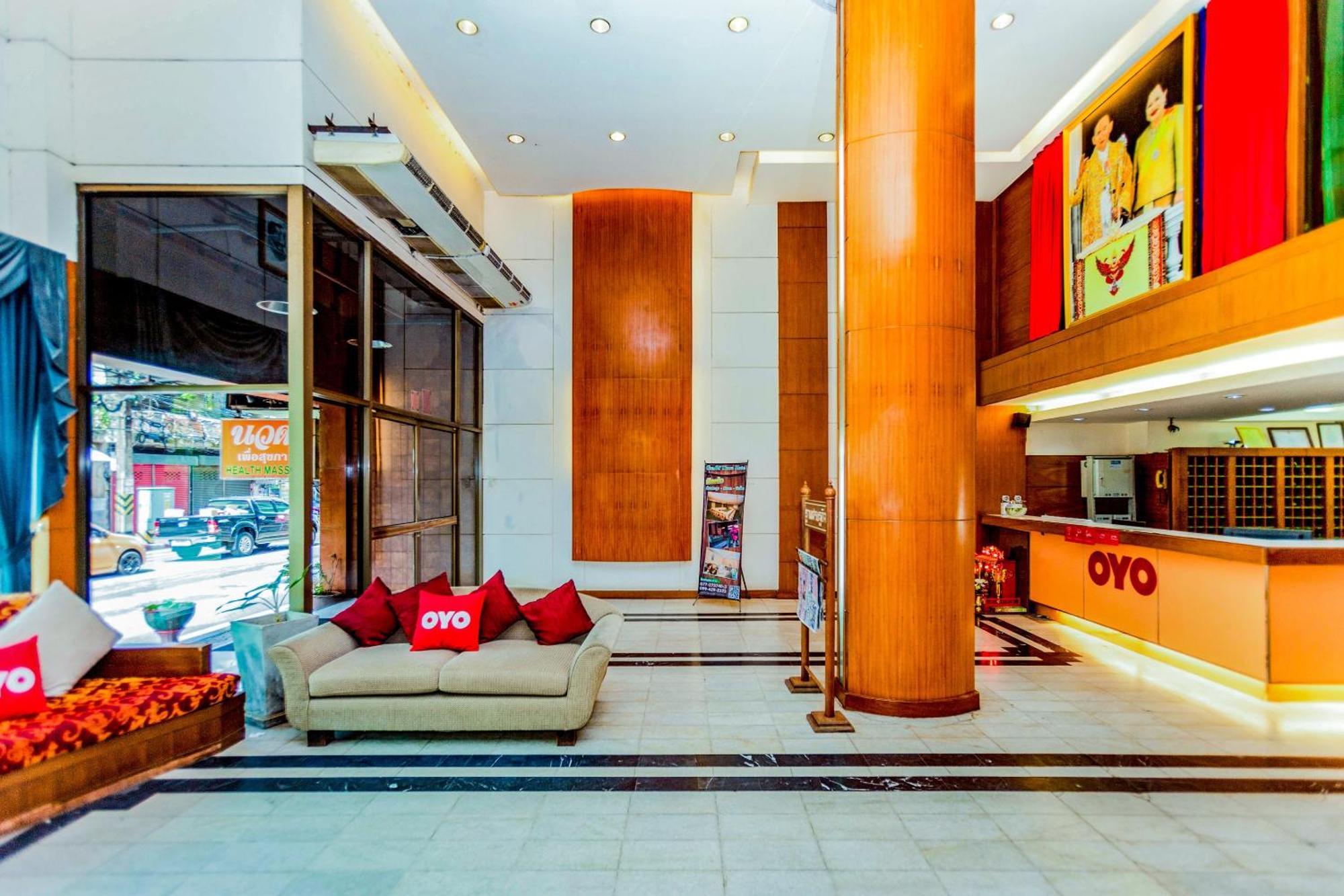Oyo 441 Grand Thara Hotel Сурат Тхани Екстериор снимка