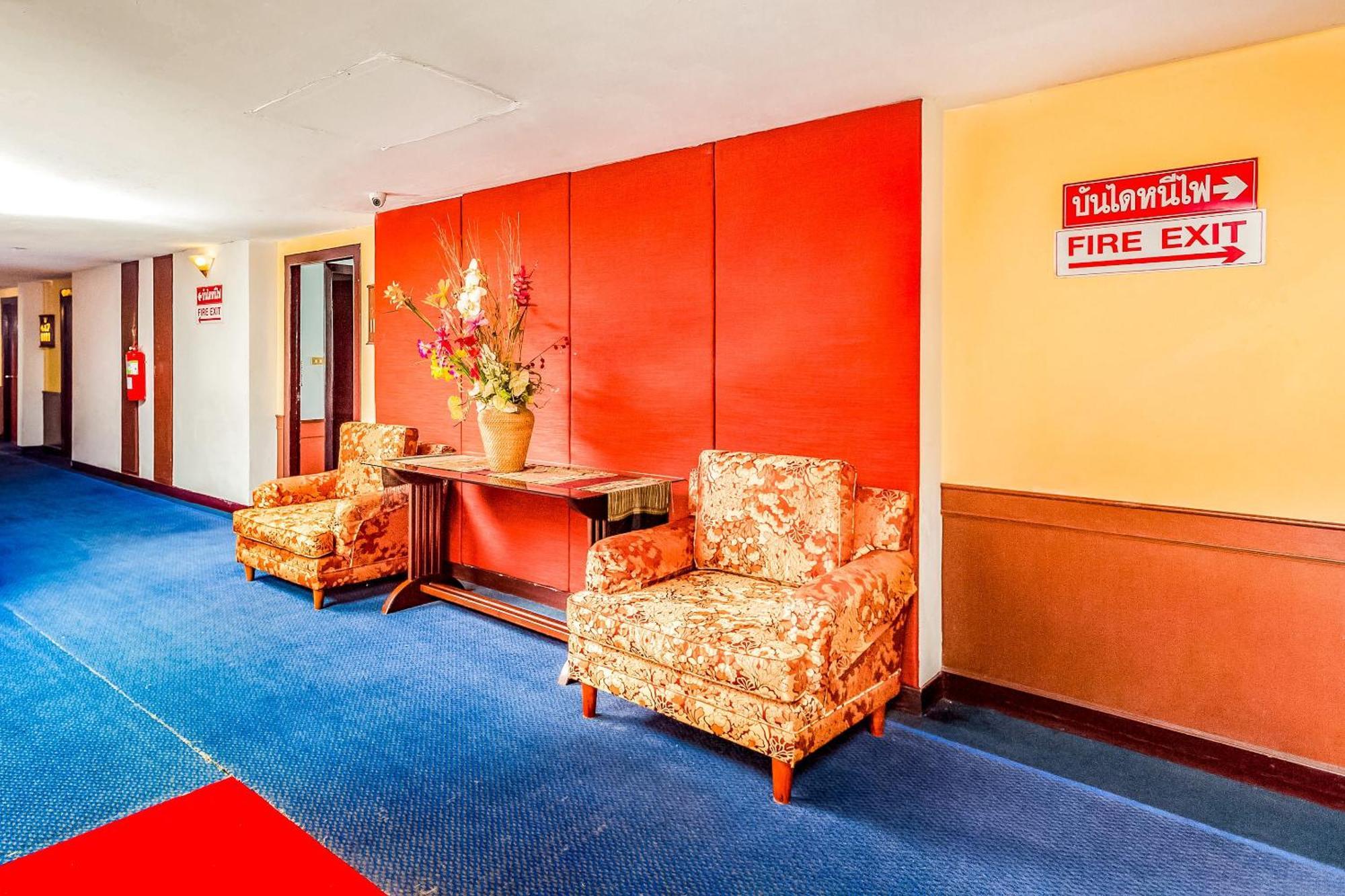 Oyo 441 Grand Thara Hotel Сурат Тхани Екстериор снимка