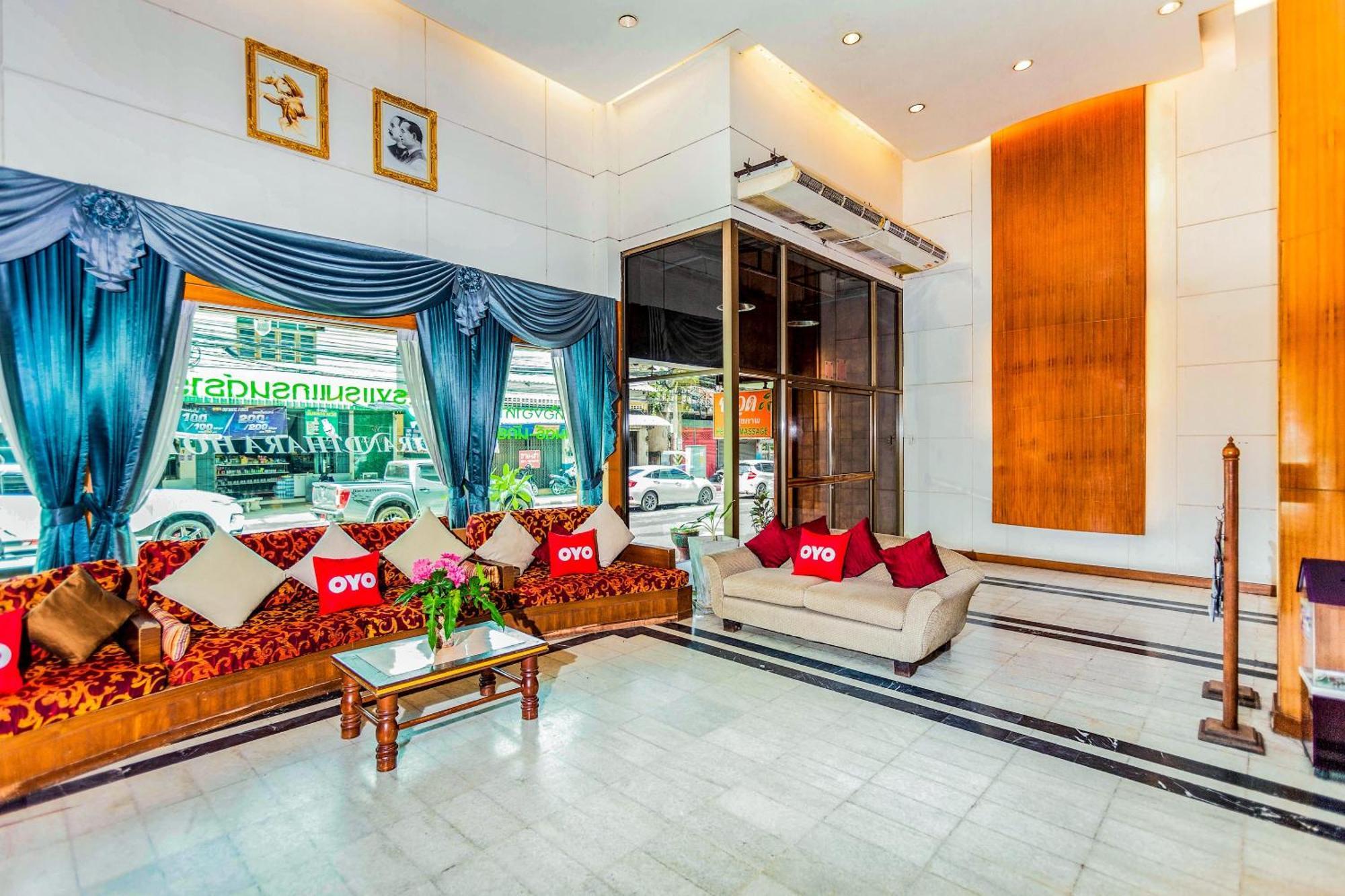 Oyo 441 Grand Thara Hotel Сурат Тхани Екстериор снимка