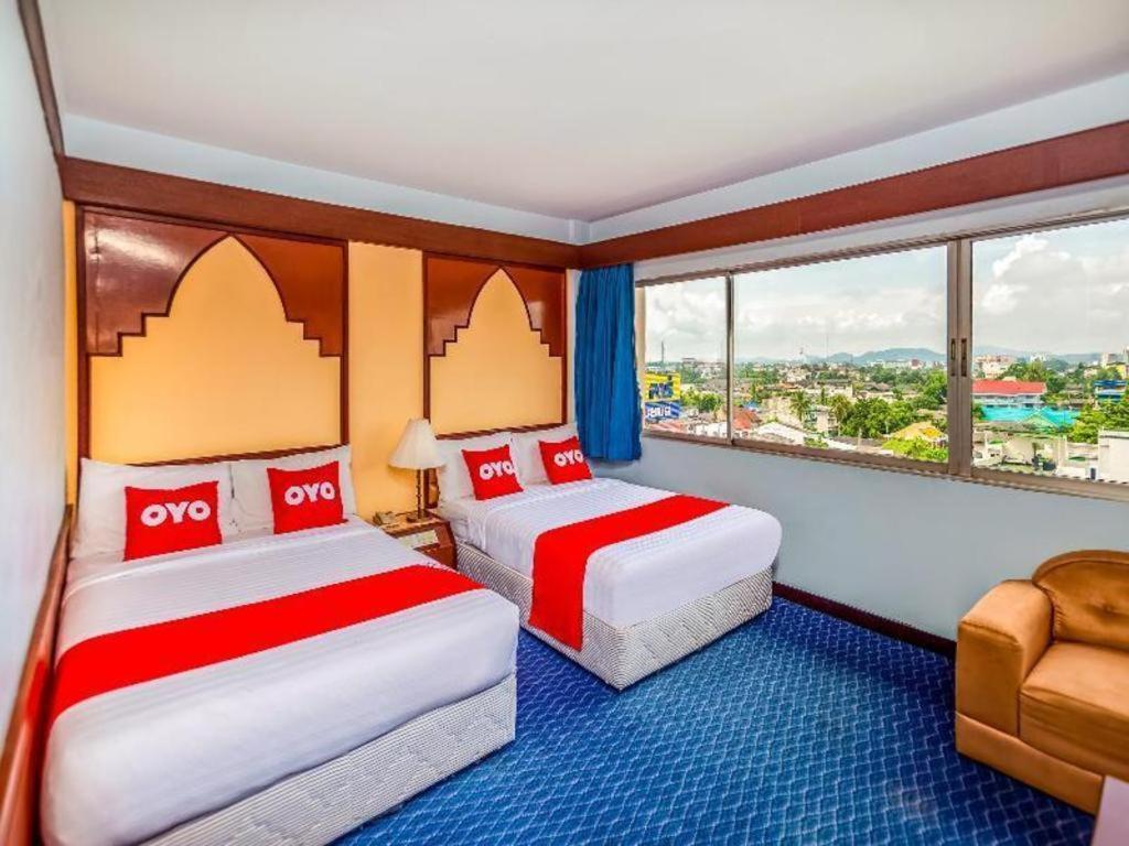 Oyo 441 Grand Thara Hotel Сурат Тхани Екстериор снимка