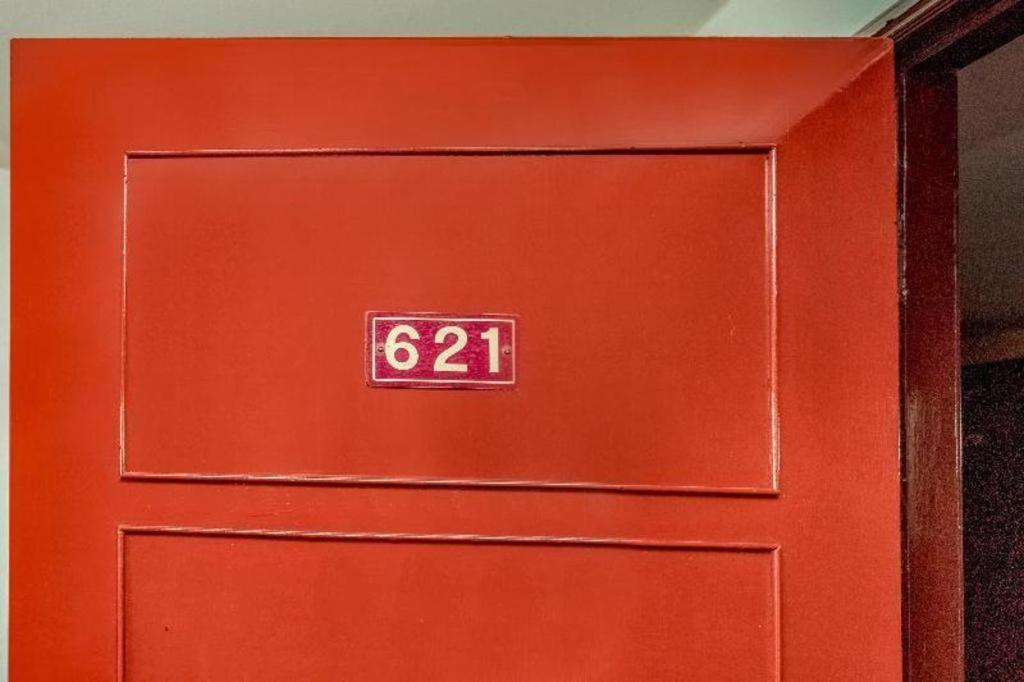 Oyo 441 Grand Thara Hotel Сурат Тхани Екстериор снимка