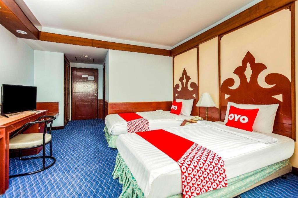 Oyo 441 Grand Thara Hotel Сурат Тхани Екстериор снимка