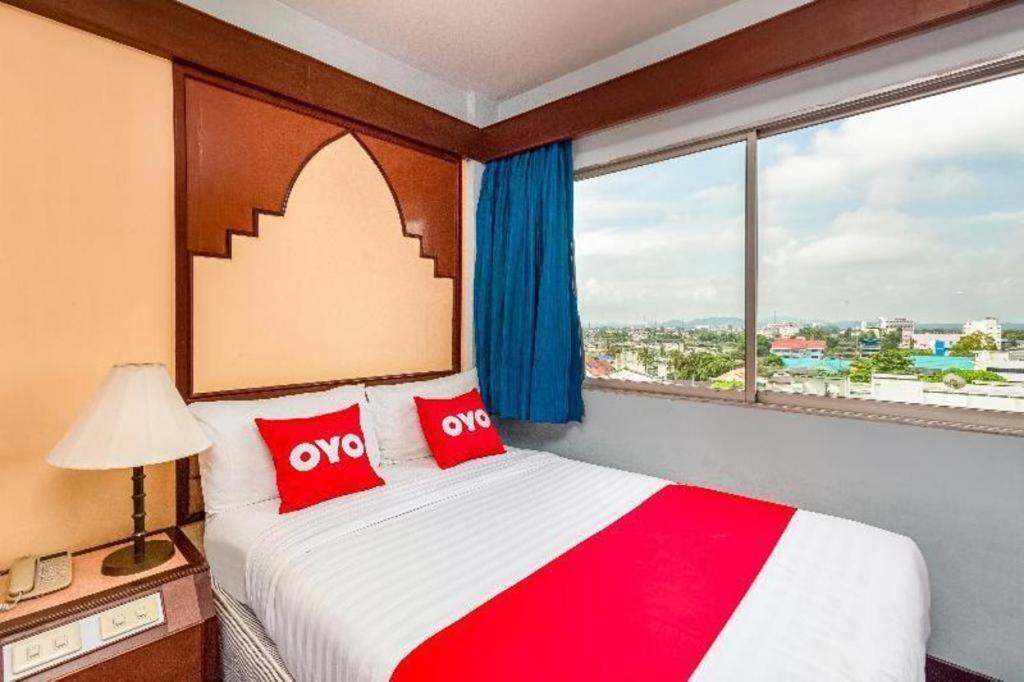 Oyo 441 Grand Thara Hotel Сурат Тхани Екстериор снимка