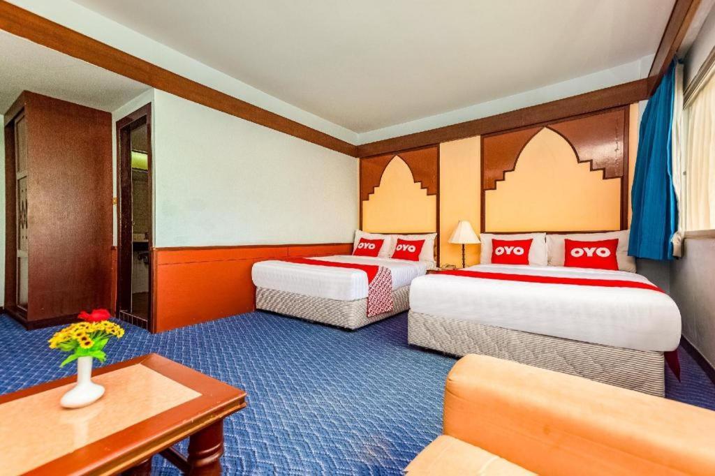 Oyo 441 Grand Thara Hotel Сурат Тхани Екстериор снимка