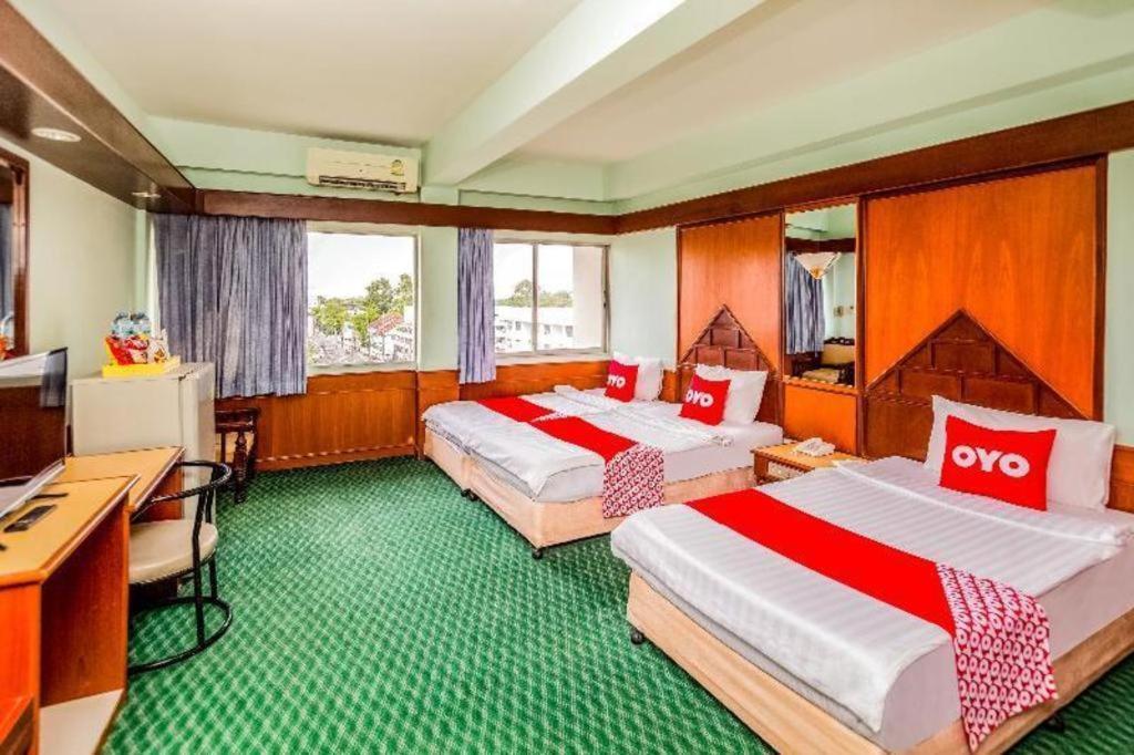 Oyo 441 Grand Thara Hotel Сурат Тхани Екстериор снимка
