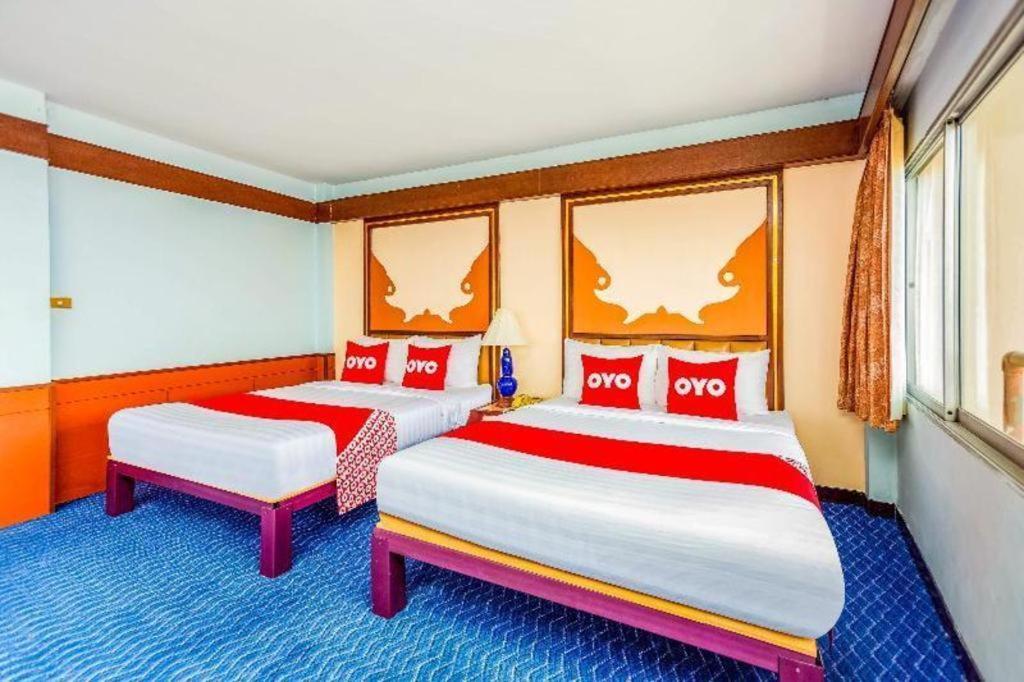 Oyo 441 Grand Thara Hotel Сурат Тхани Екстериор снимка
